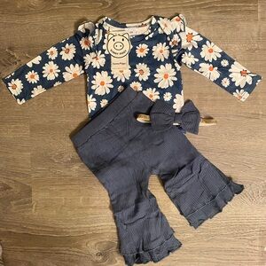 0-3month Bell Bottom Floral Matching Set - Blue and White